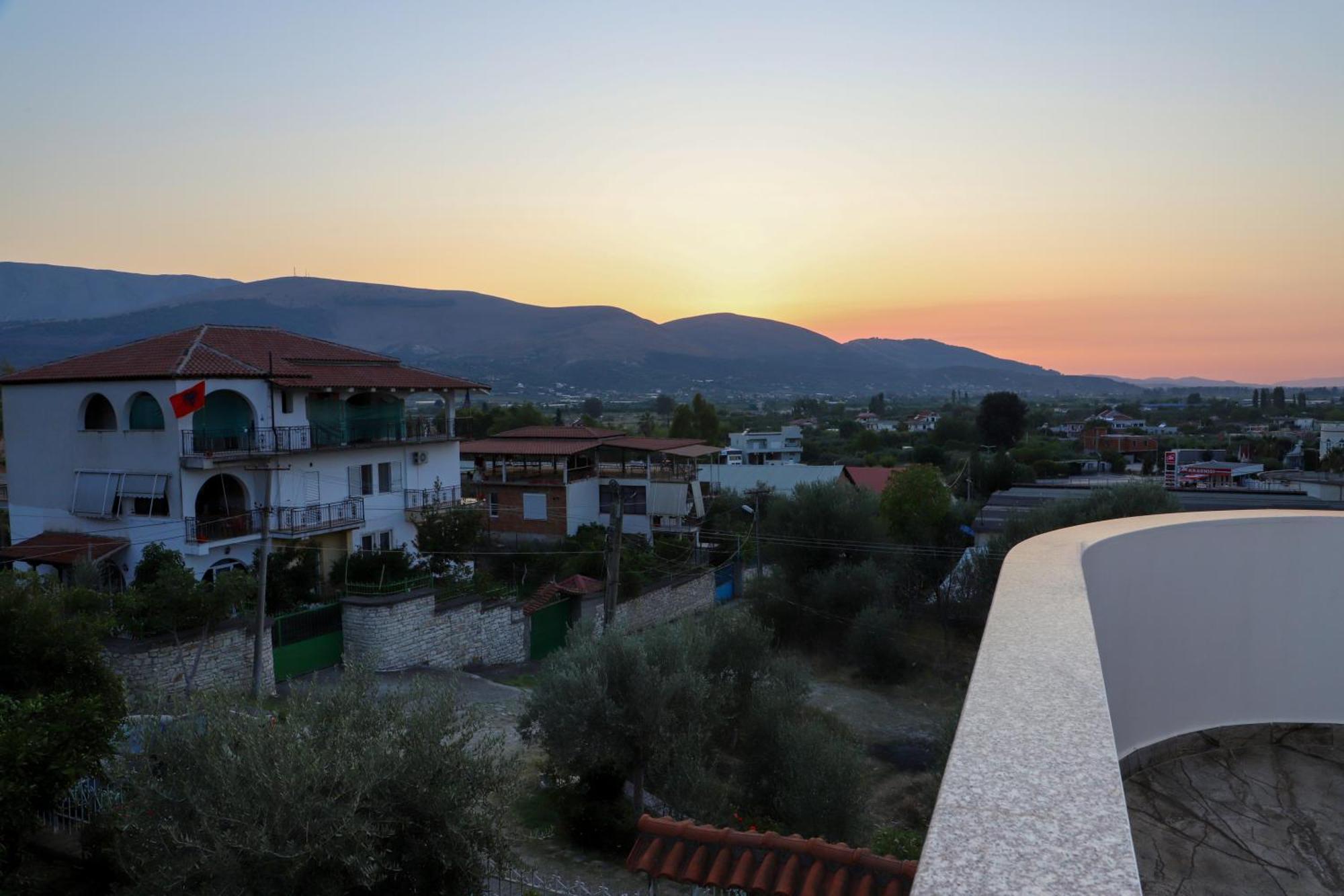 Georgemishel Guest House Berat Exterior foto