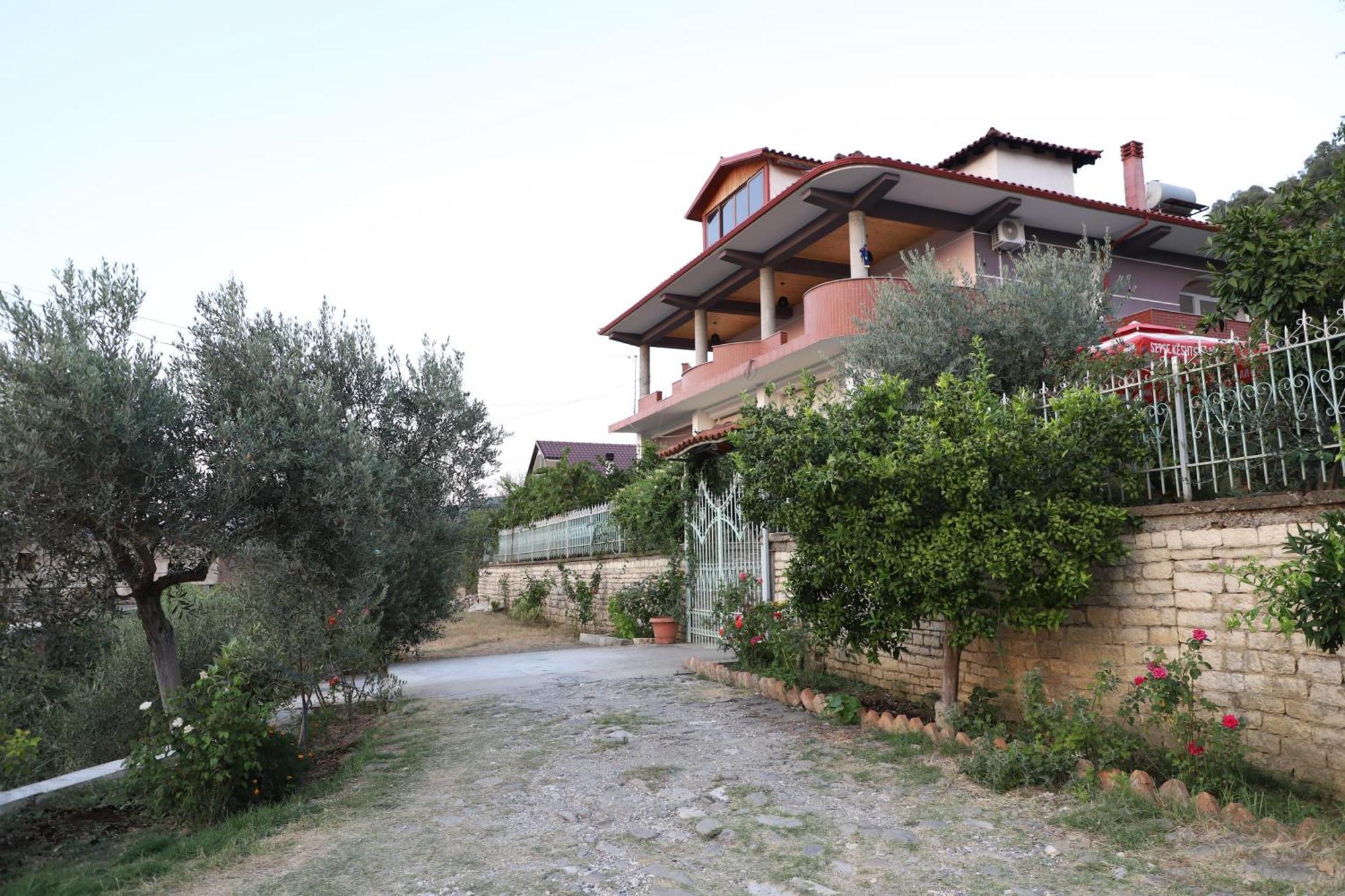Georgemishel Guest House Berat Exterior foto