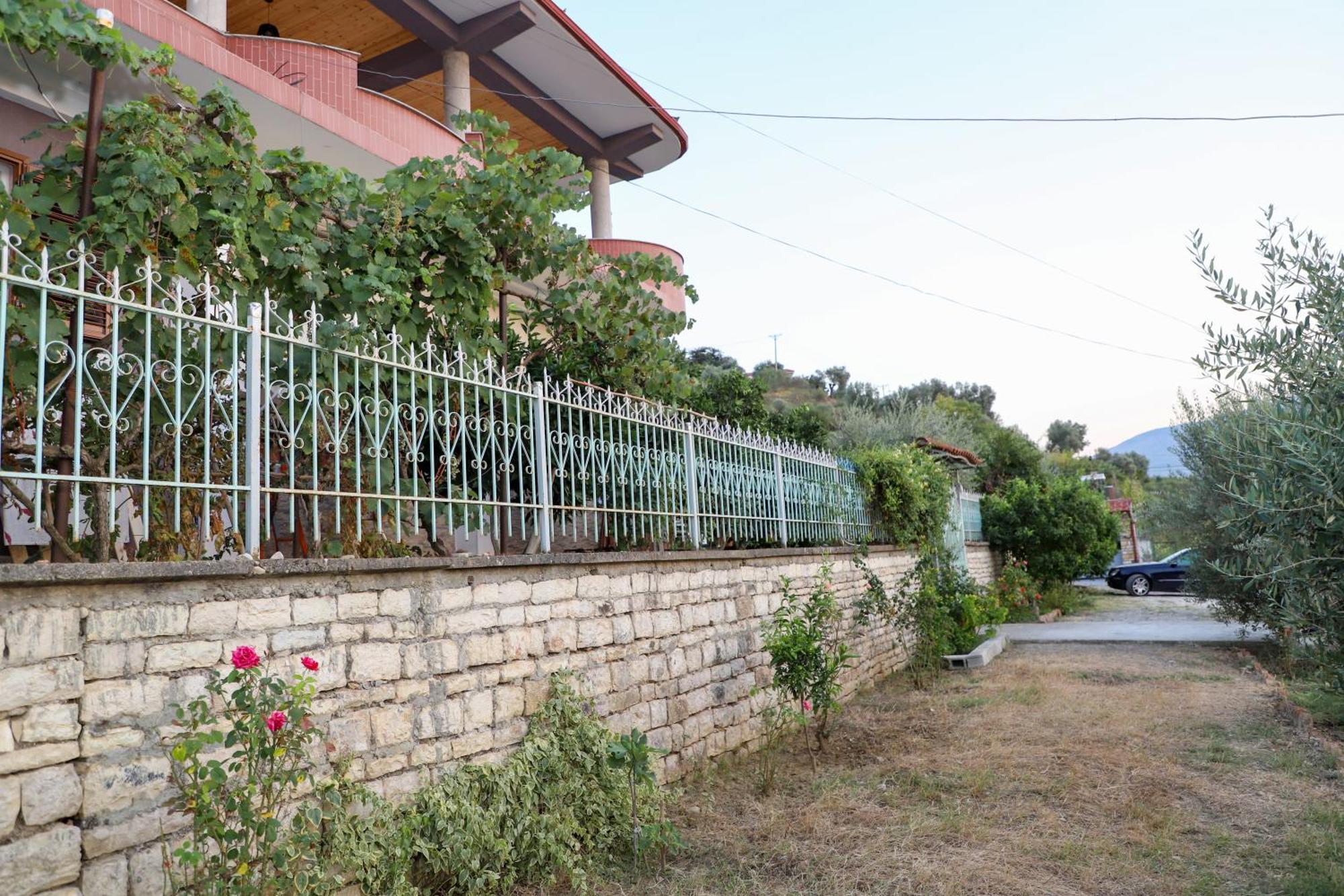 Georgemishel Guest House Berat Exterior foto